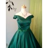 Marizu fashion smaragdově zelené saténové maturitní, plesové, společenské šaty se spadlými rameny