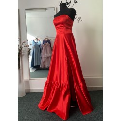 Marizu Fashion červené saténové plesové společenské šaty s vysokým rozparkem