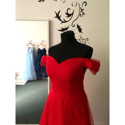 Marizu Fashion nádherné červené tylové šaty s rozparkem a spadlými rameny