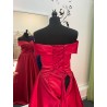 Marizu fashion vínově červené saténové maturitní, plesové, společenské šaty se spadlými rameny a rozparkem