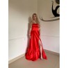 Marizu Fashion červené saténové plesové společenské šaty s vysokým rozparkem