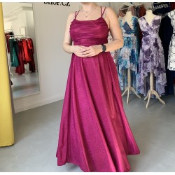 Třpytivé tmavě růžové plesové šaty