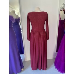 Krásné burgundy třpytivé plesové společenské šaty s rukávy vhodné pro plnoštíhlou postavu