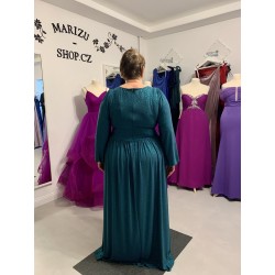 Krásné zelené třpytivé plesové společenské šaty s rukávy vhodné pro plnoštíhlou postavu