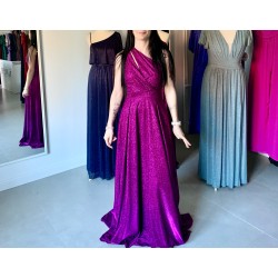 Krásné třpytivé fuchsiové plesové šaty na jedno rameno