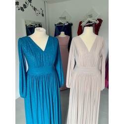 Krásné modré třpytivé plesové společenské šaty s rukávy vhodné pro plnoštíhlou postavu