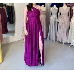 Krásné třpytivé fuchsiové plesové šaty na jedno rameno