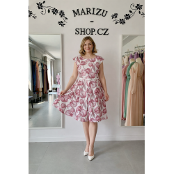 Společenské šaty s květinovým vzorem a páskem