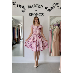 Společenské šaty s květinovým vzorem a páskem