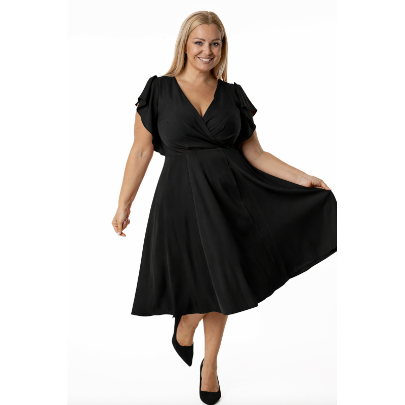 Černé společenské šaty vhodné pro moletky