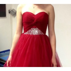 Marizu fashion vínově červené maturitní, plesové, společenské tylové šaty s bohatě zdobeným páskem